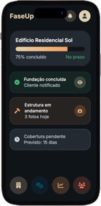 FaseUp App em iPhone - Interface real mostrando transparência total na gestão de obras